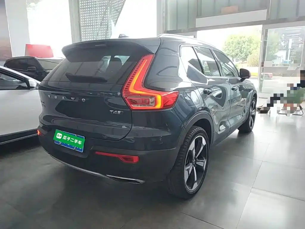 Volvo XC40 — фото 7
