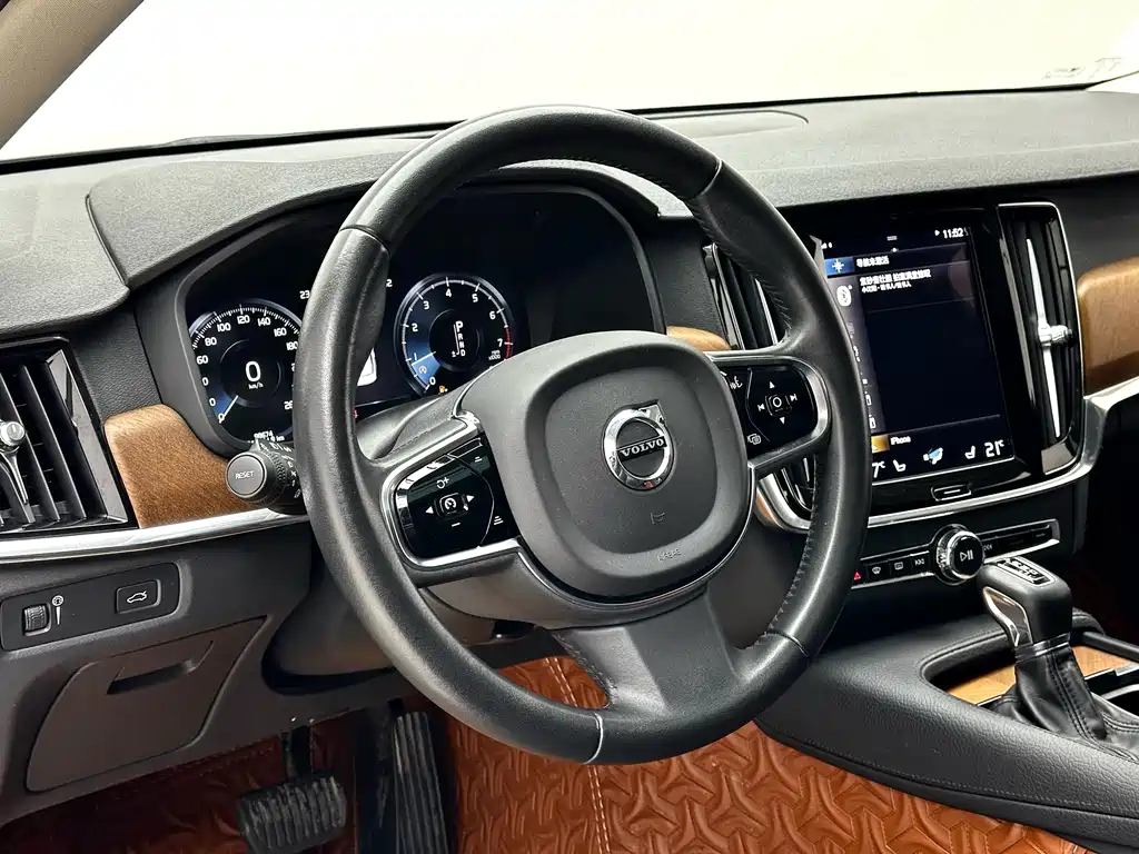 Volvo S90 — фото 4