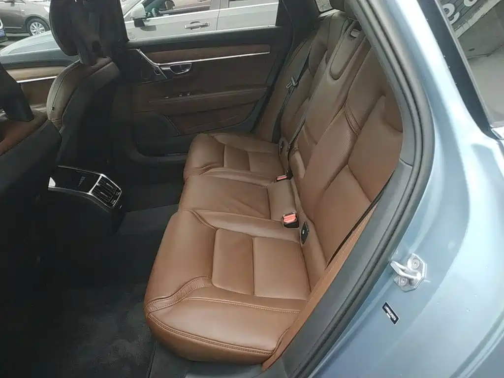 Volvo S90 — фото 13
