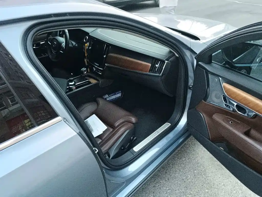 Volvo S90 — фото 17
