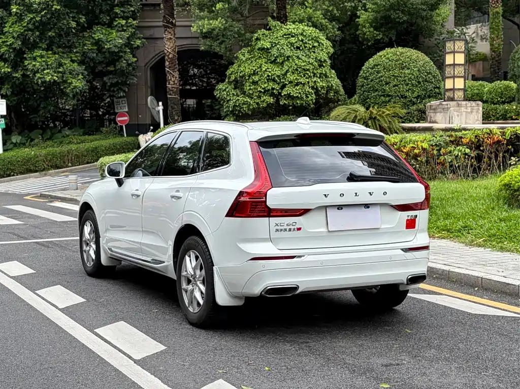 Volvo XC60 — фото 14
