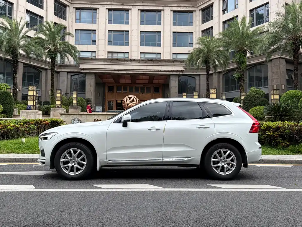 Volvo XC60 — фото 5