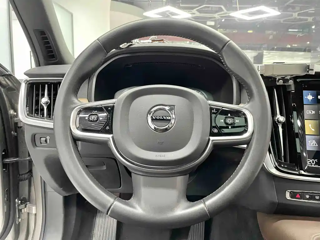 Volvo S90 — фото 17
