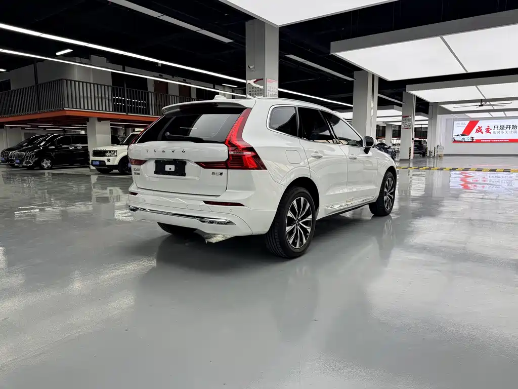 Volvo XC60 — фото 14