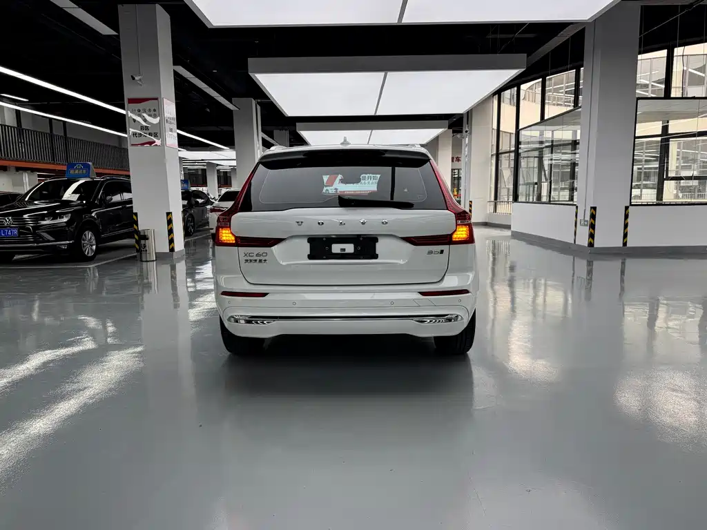 Volvo XC60 — фото 15