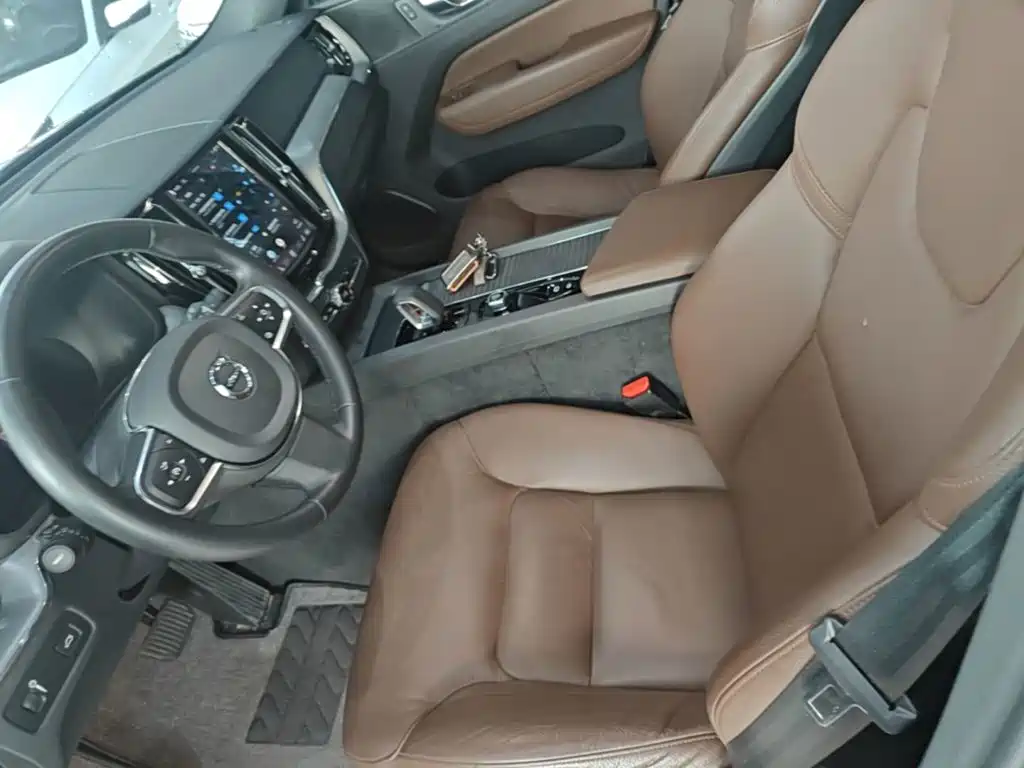 Volvo XC60 — фото 15