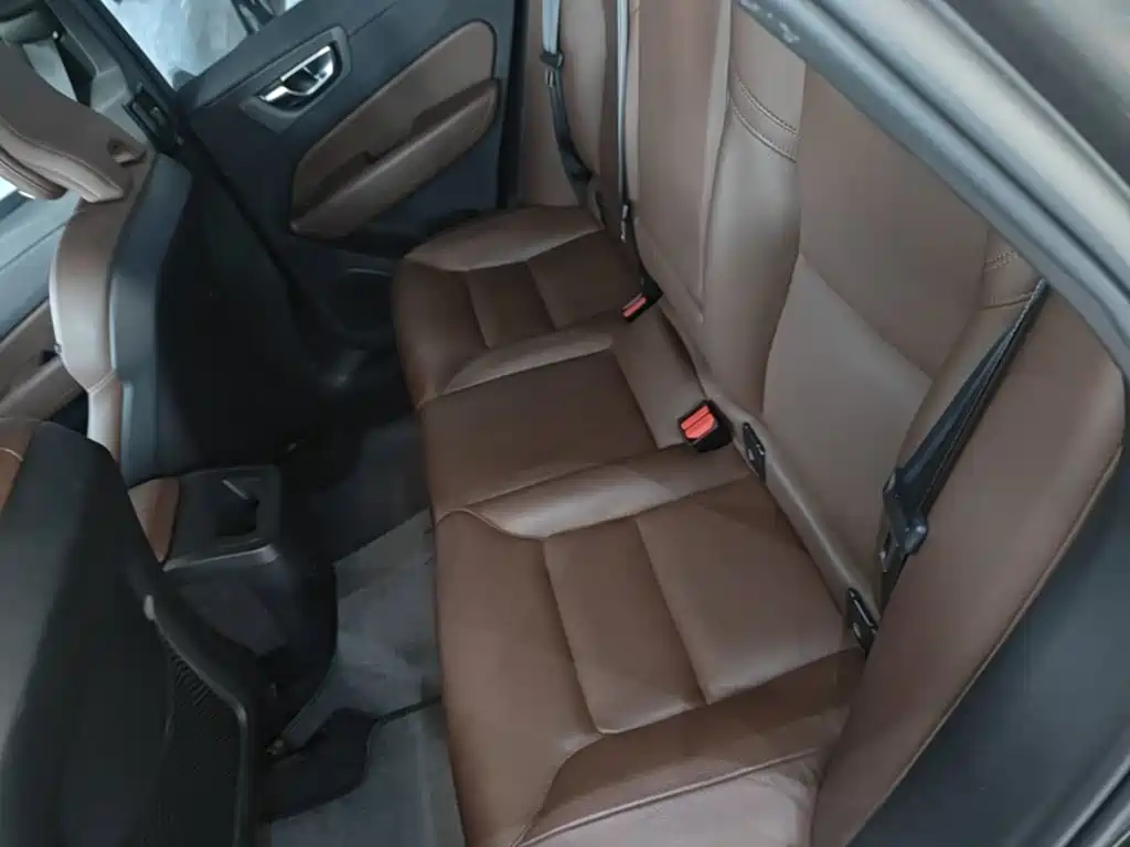 Volvo XC60 — фото 17