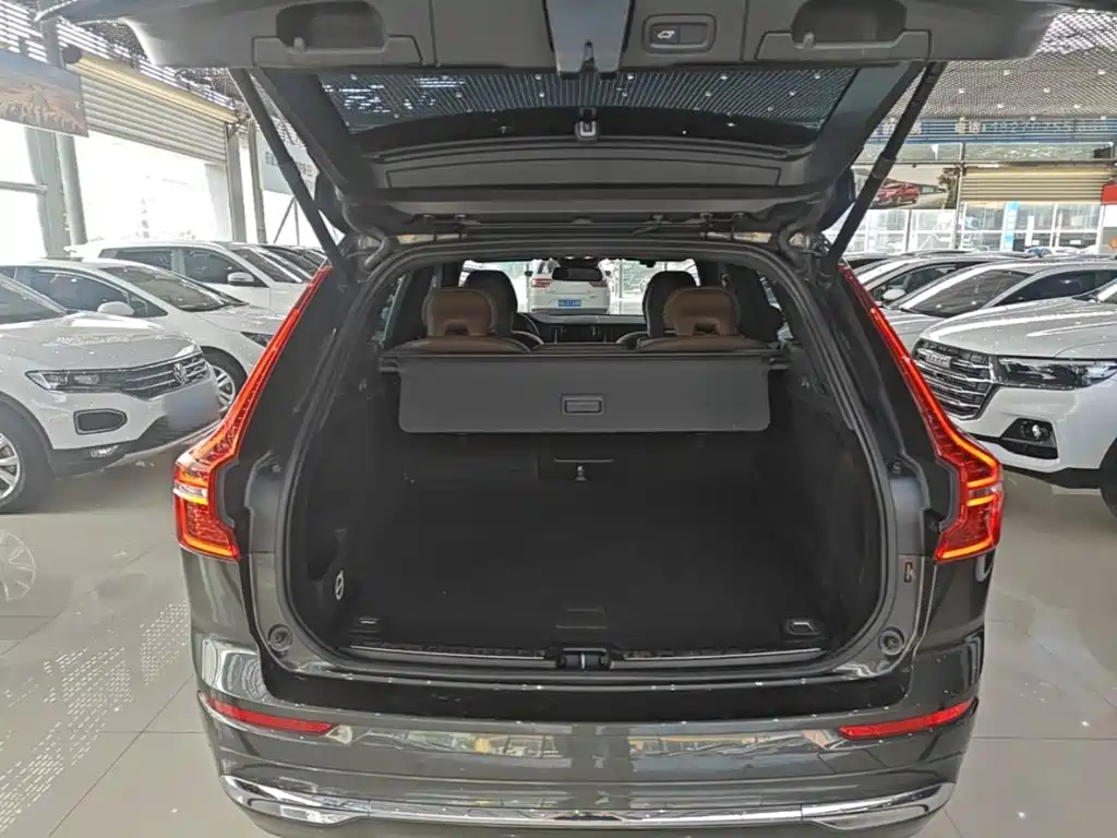 Volvo XC60 — фото 19