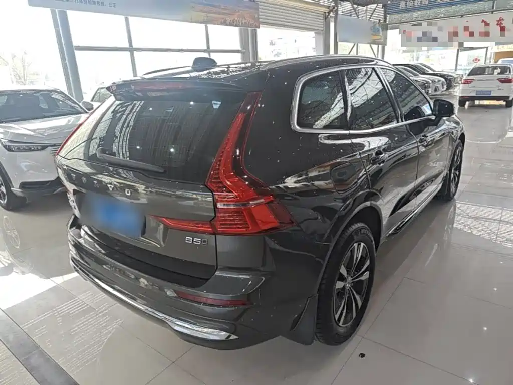 Volvo XC60 — фото 7
