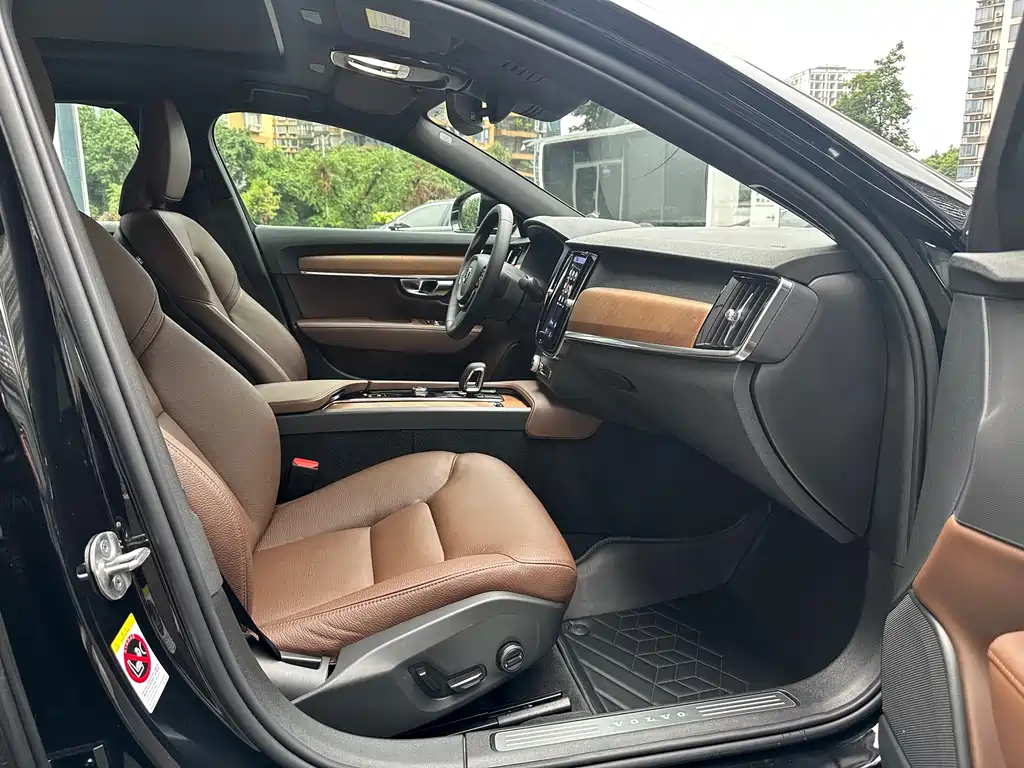 Volvo S90 — фото 19