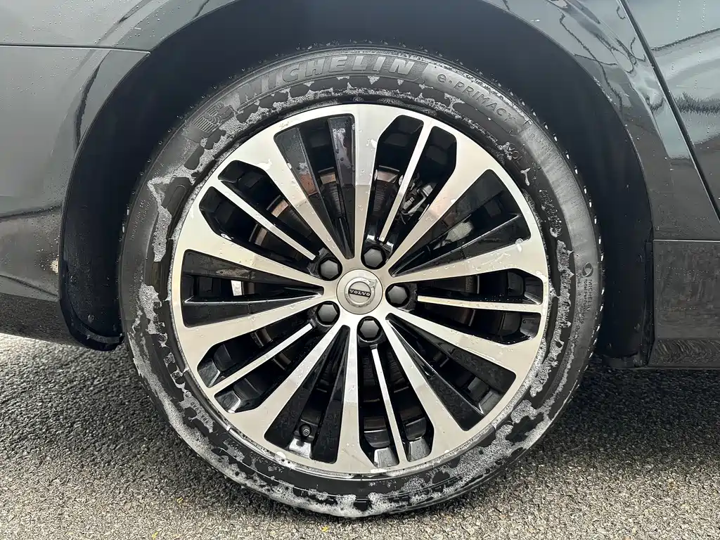 Volvo S90 — фото 21