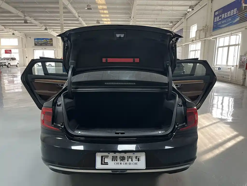 Volvo S90 — фото 15