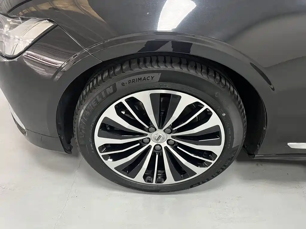 Volvo S90 — фото 17
