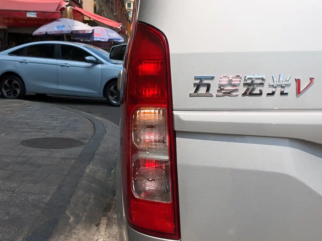 Wuling Hongguang V — фото 20