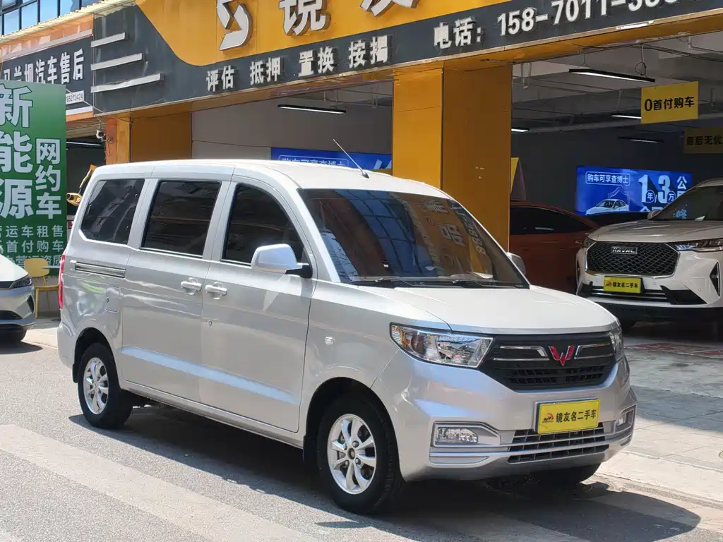 Wuling Hongguang V — фото 3