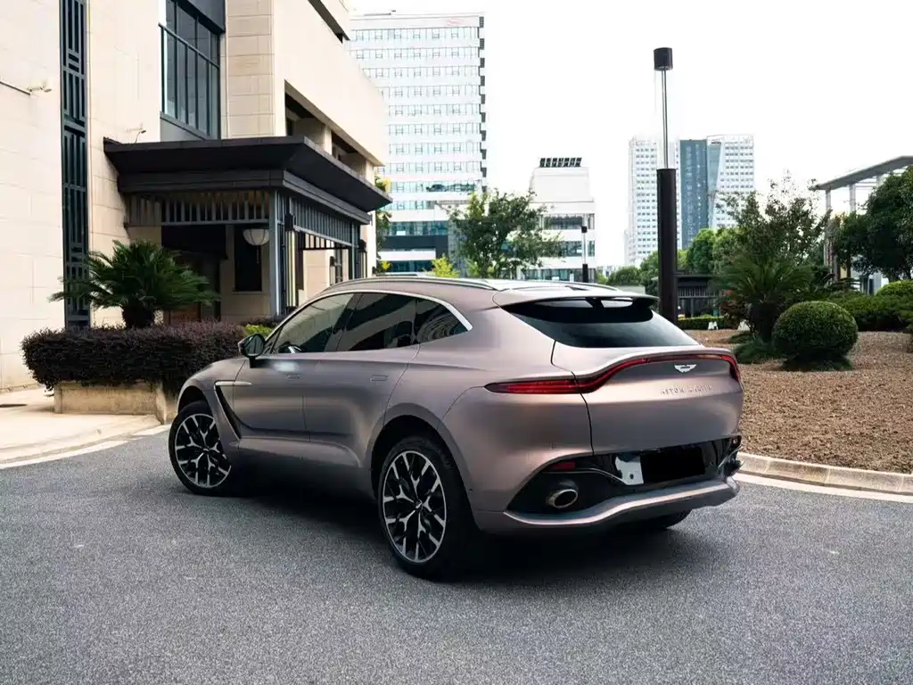 Aston Martin DBX — фото 3