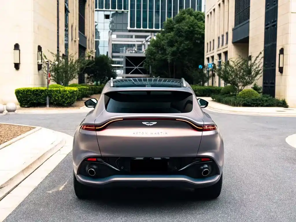Aston Martin DBX — фото 5