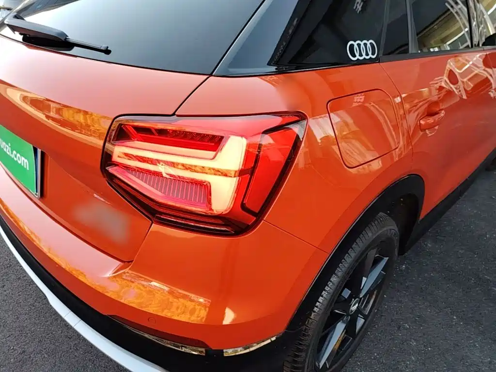 Audi Q2L — фото 8