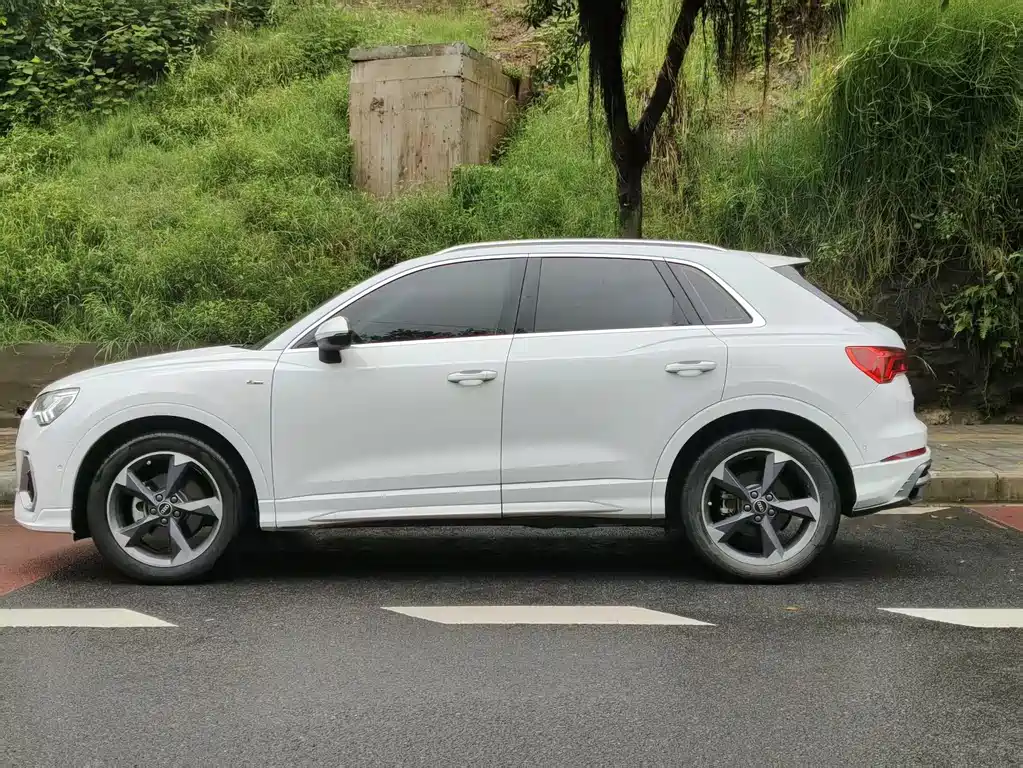 Audi Q3 — фото 11