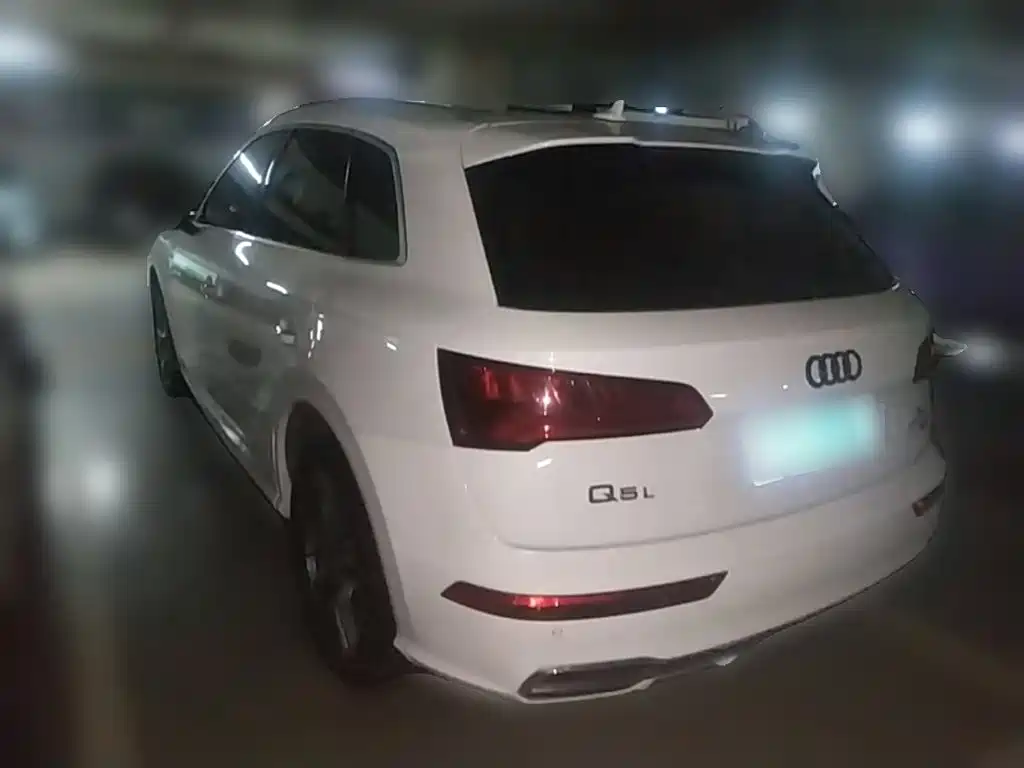 Audi Q5L — фото 25