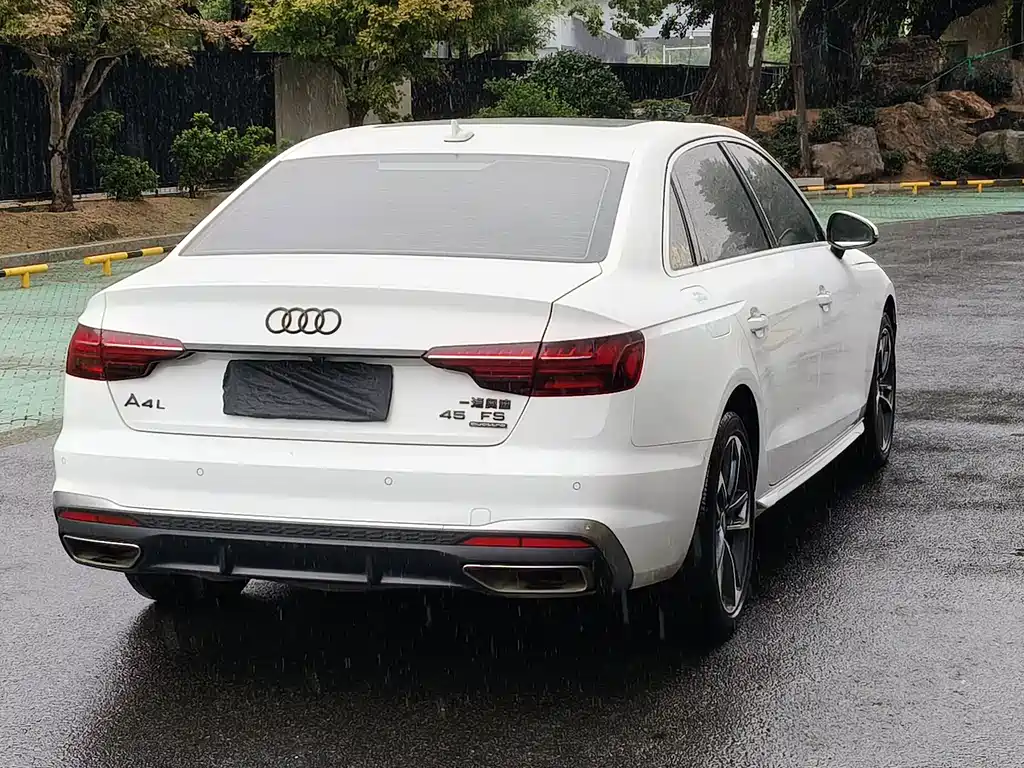 Audi A4L — фото 13