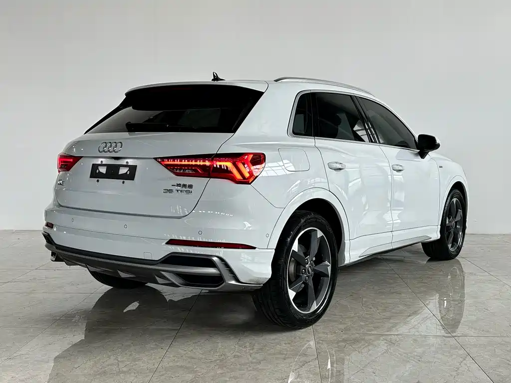 Audi Q3 — фото 6