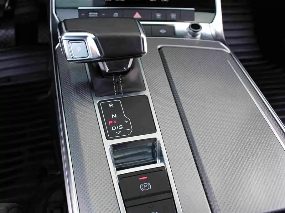 Audi A6L — фото 9