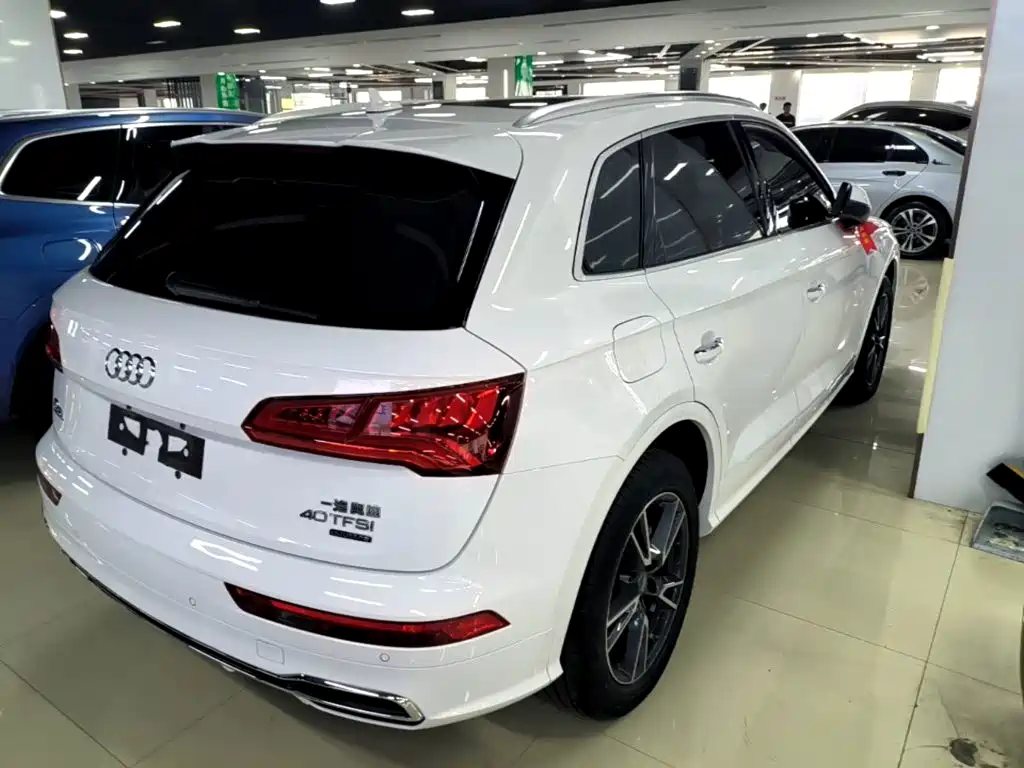 Audi Q5L — фото 7