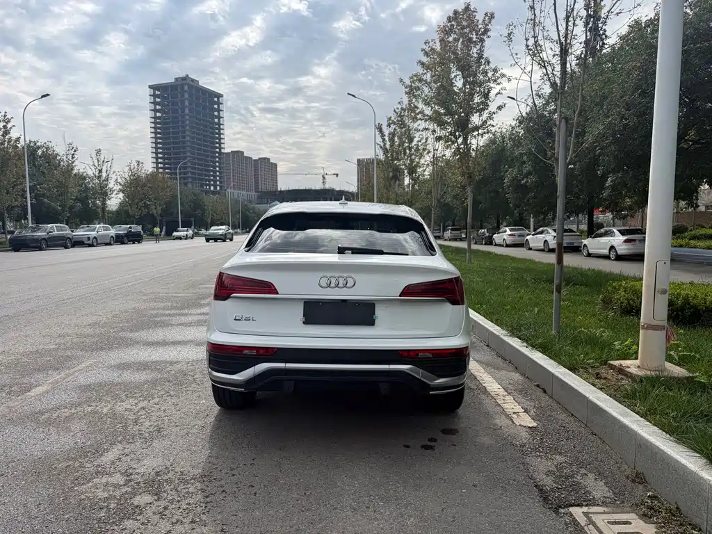 Audi Q5L Sportback — фото 18