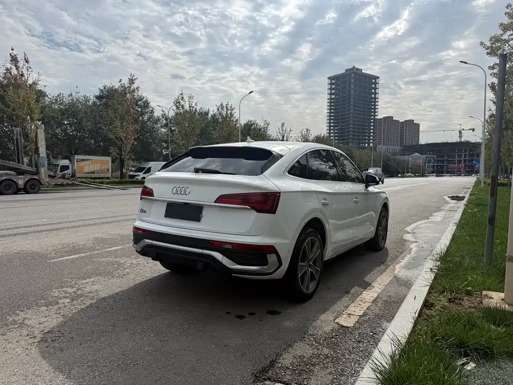 Audi Q5L Sportback — фото 20