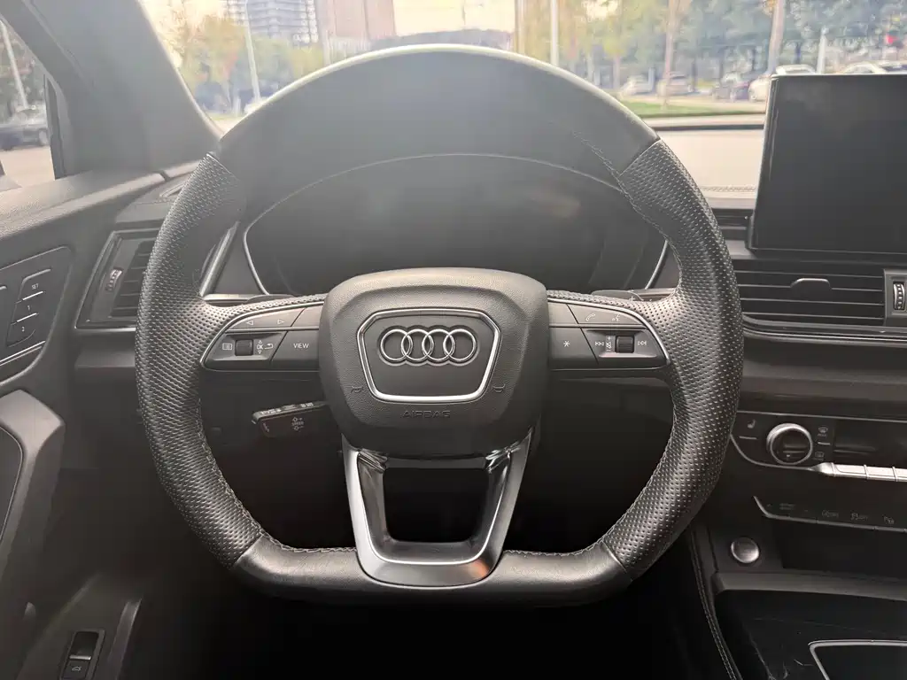 Audi Q5L Sportback — фото 5