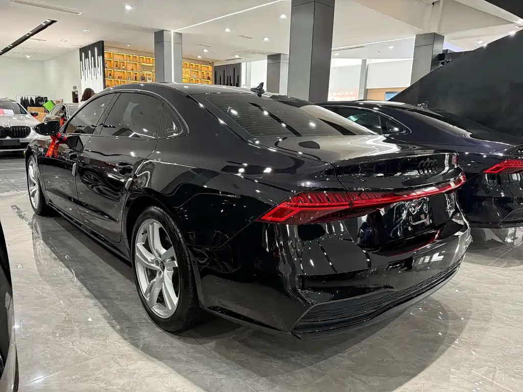 Audi A7L — фото 10