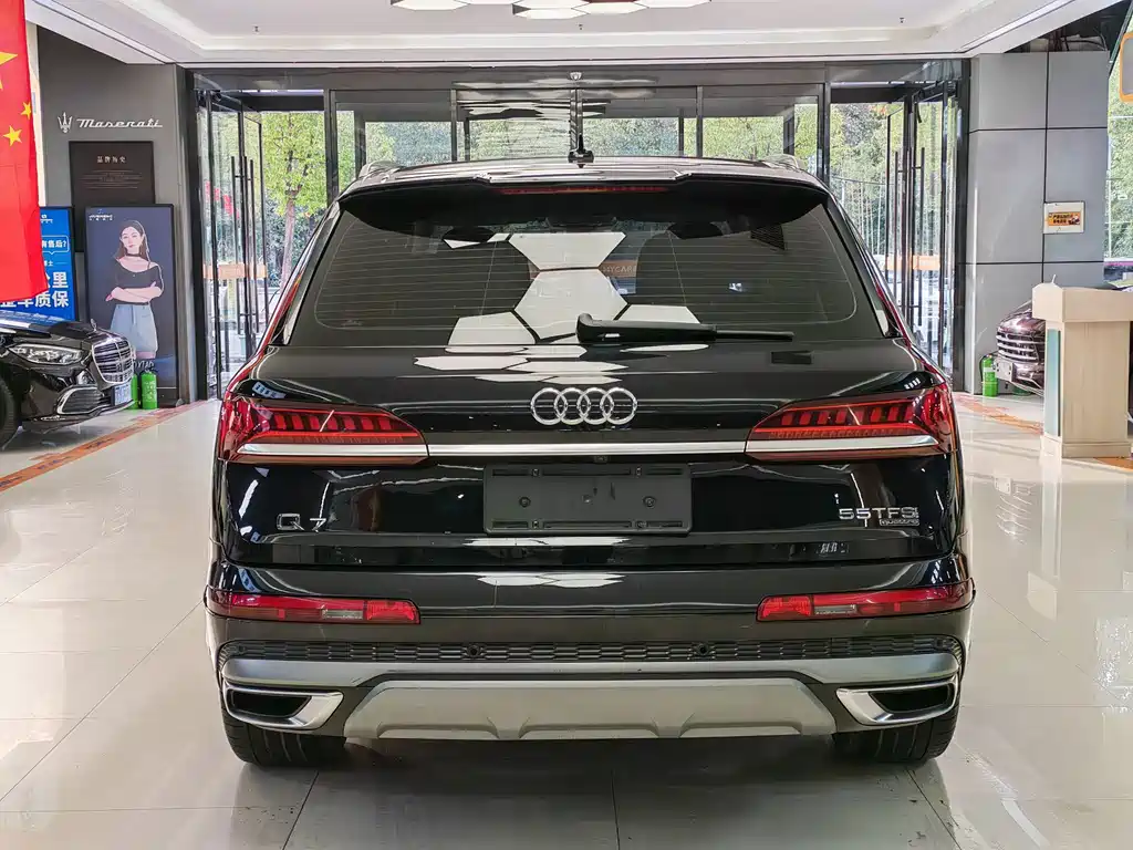 Audi Q7 — фото 8