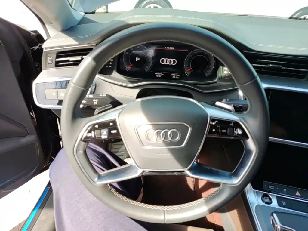 Audi A7L — фото 11
