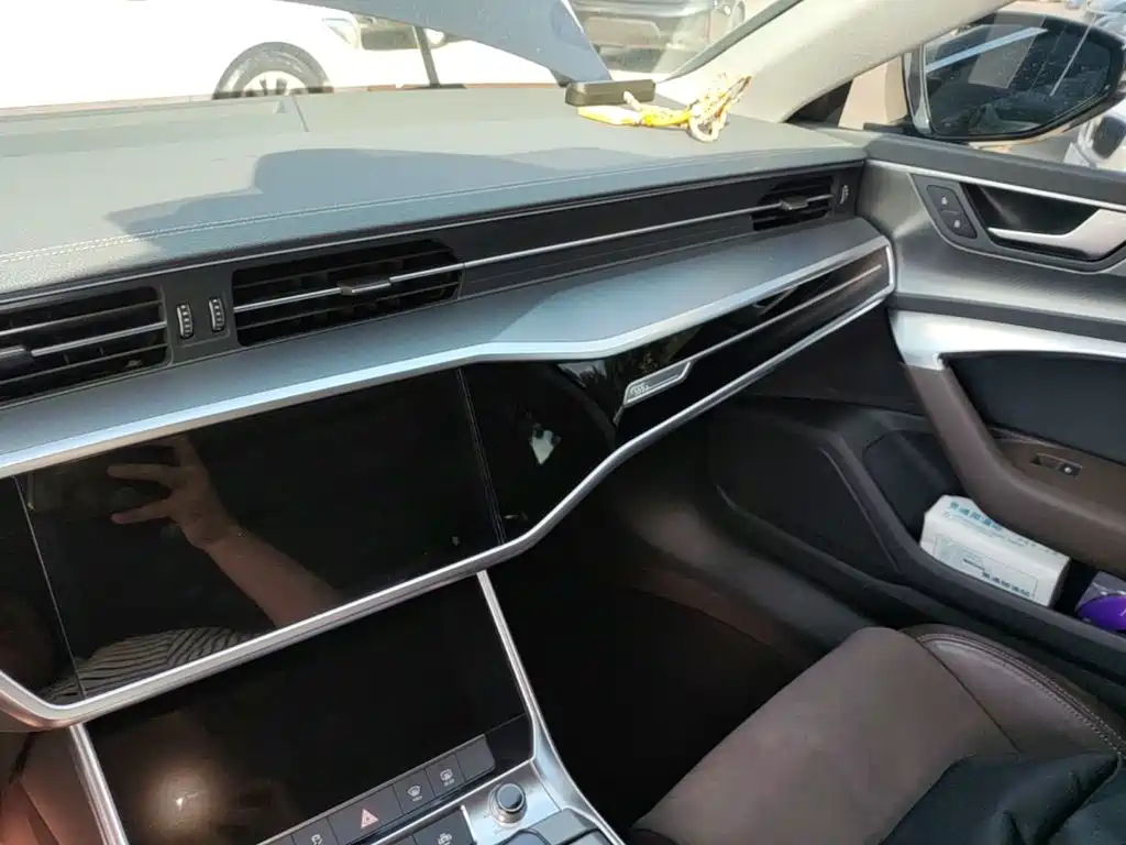Audi A7L — фото 13