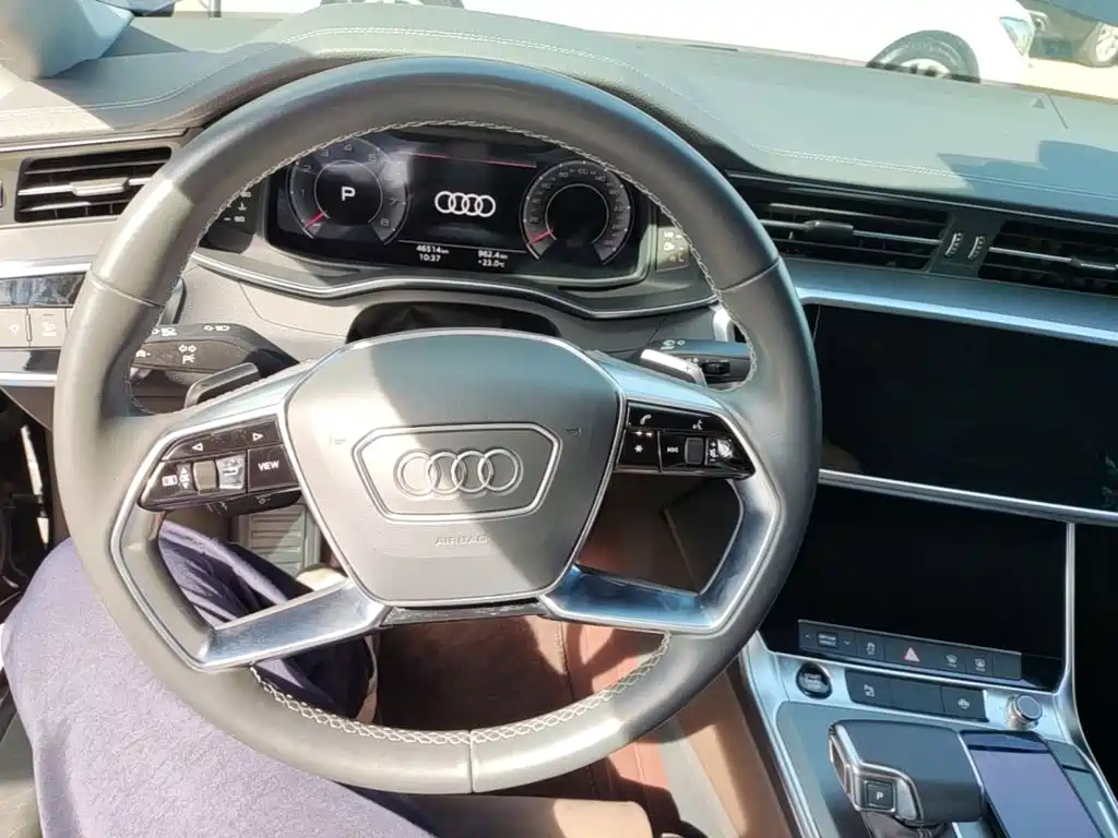 Audi A7L — фото 10
