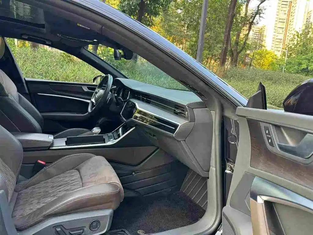 Audi A7L — фото 8