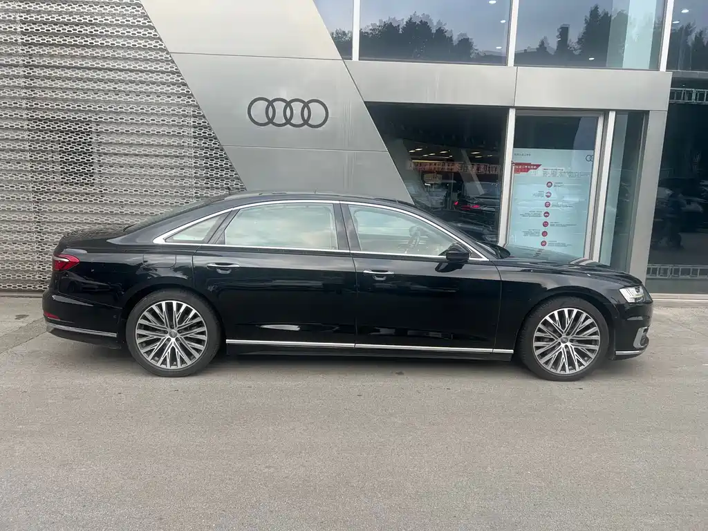 Audi A8 — фото 3