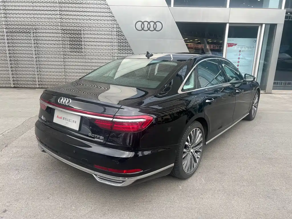 Audi A8 — фото 4