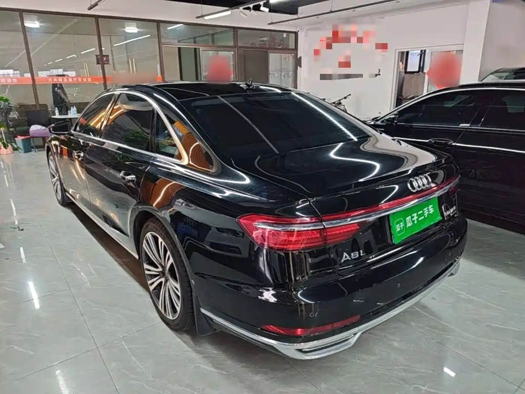 Audi A8 — фото 5