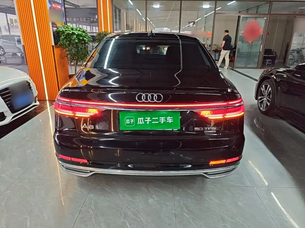 Audi A8 — фото 6