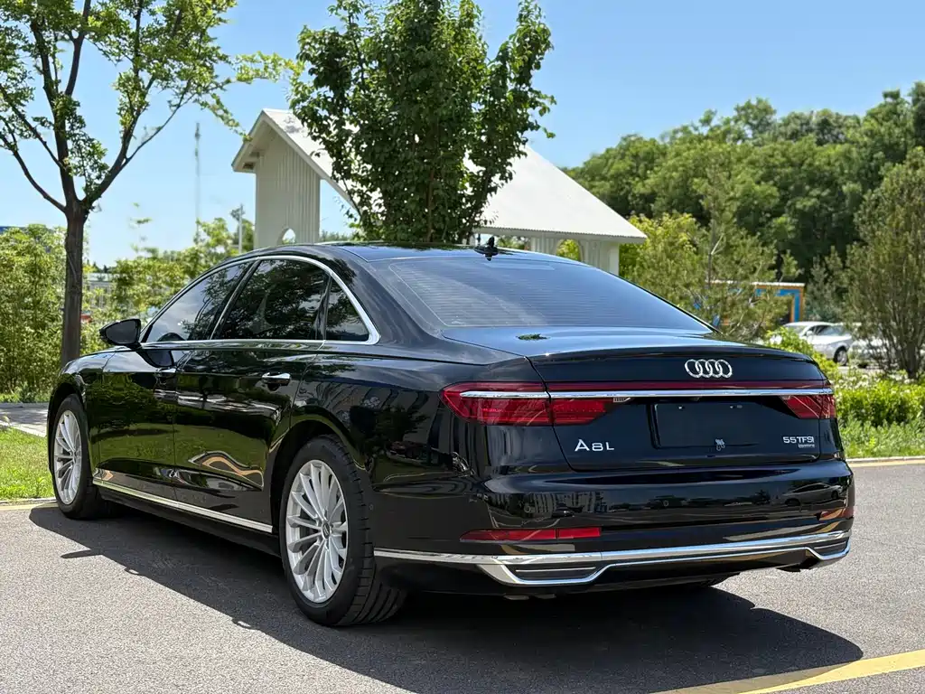 Audi A8 — фото 4