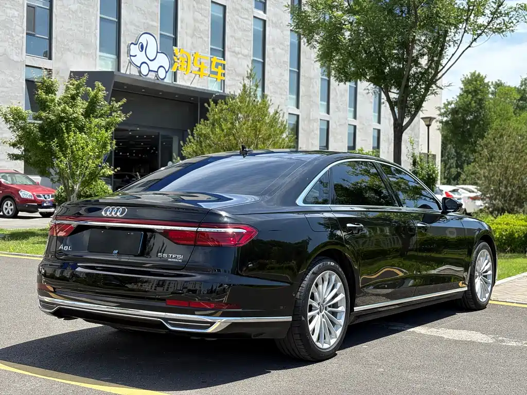 Audi A8 — фото 5