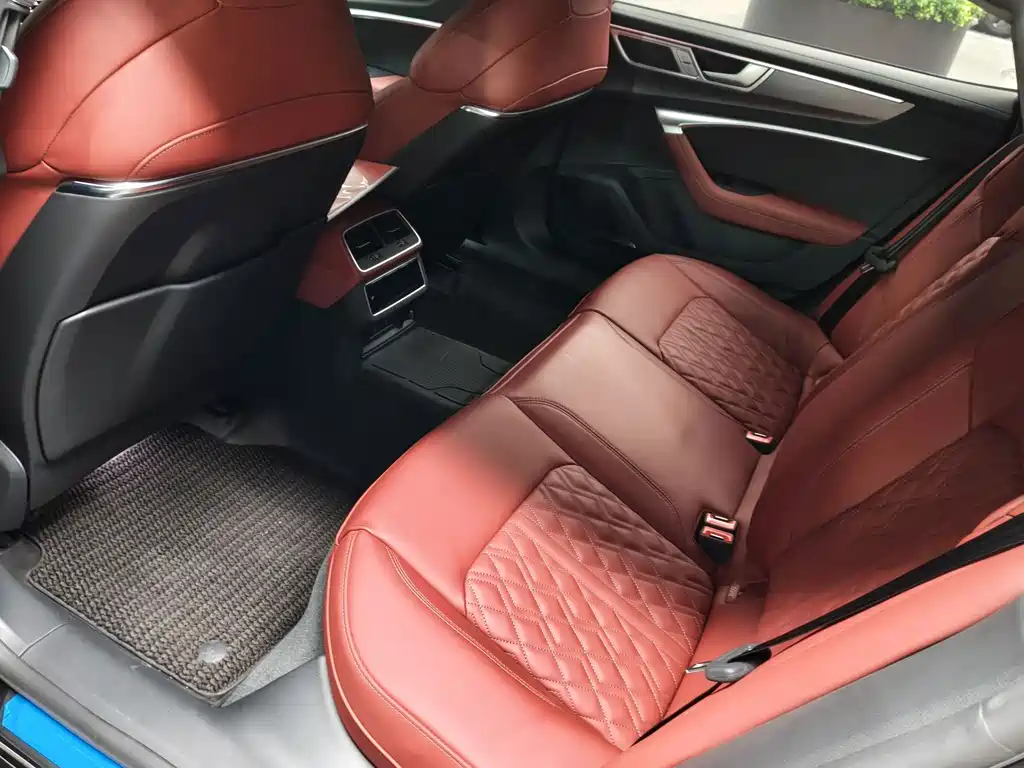 Audi A7L — фото 8