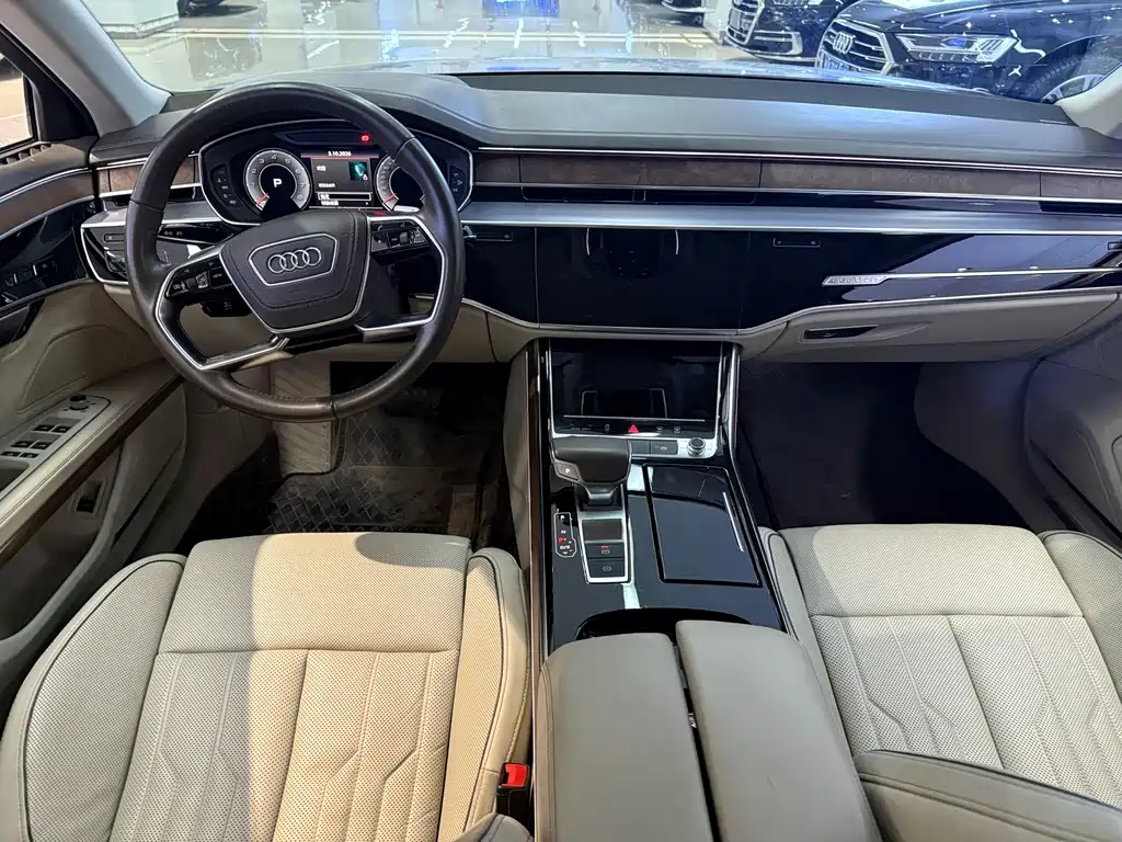 Audi A8 — фото 4