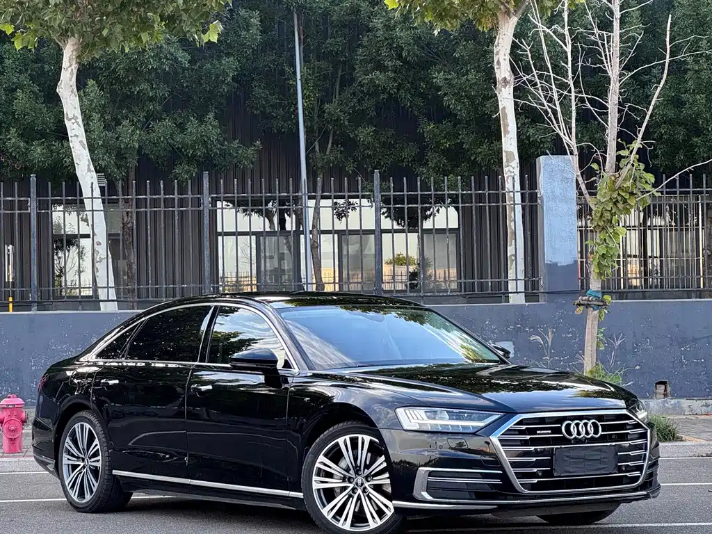 Audi A8 — фото 3