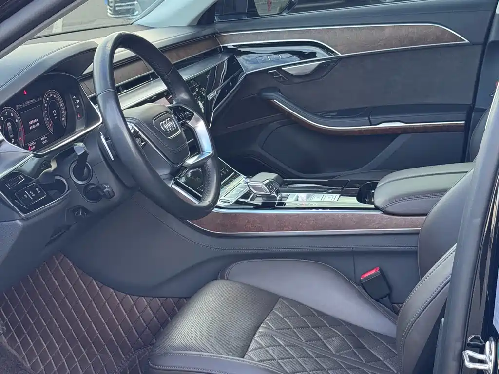 Audi A8 — фото 4