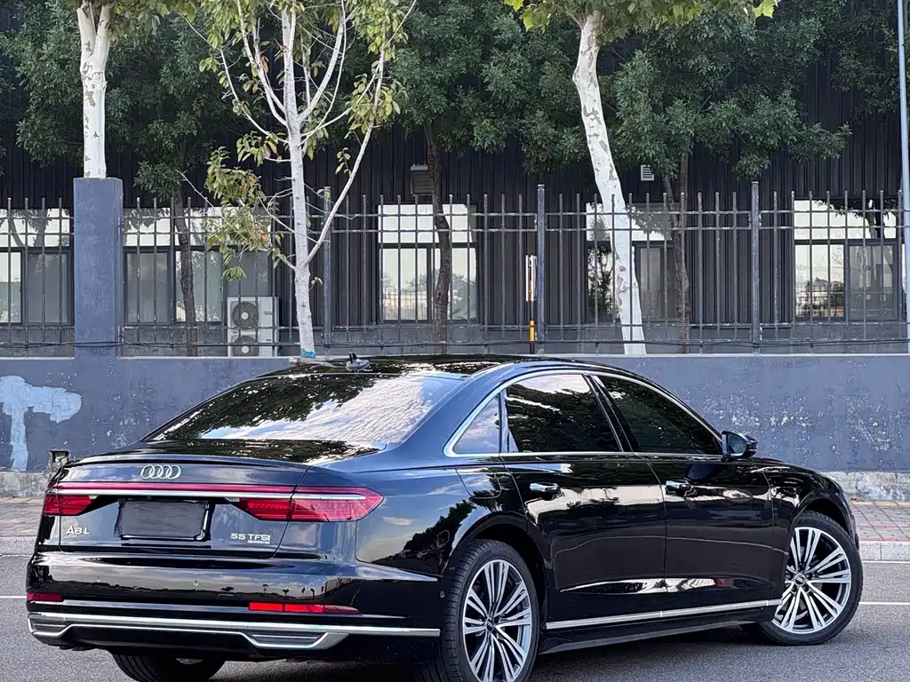 Audi A8 — фото 8