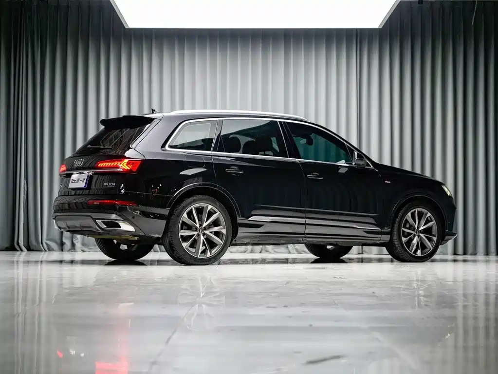 Audi Q7 — фото 9