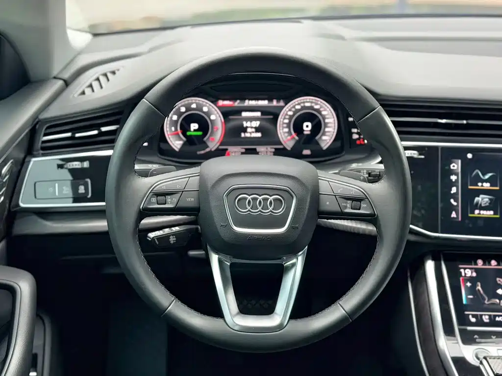 Audi Q8 — фото 3